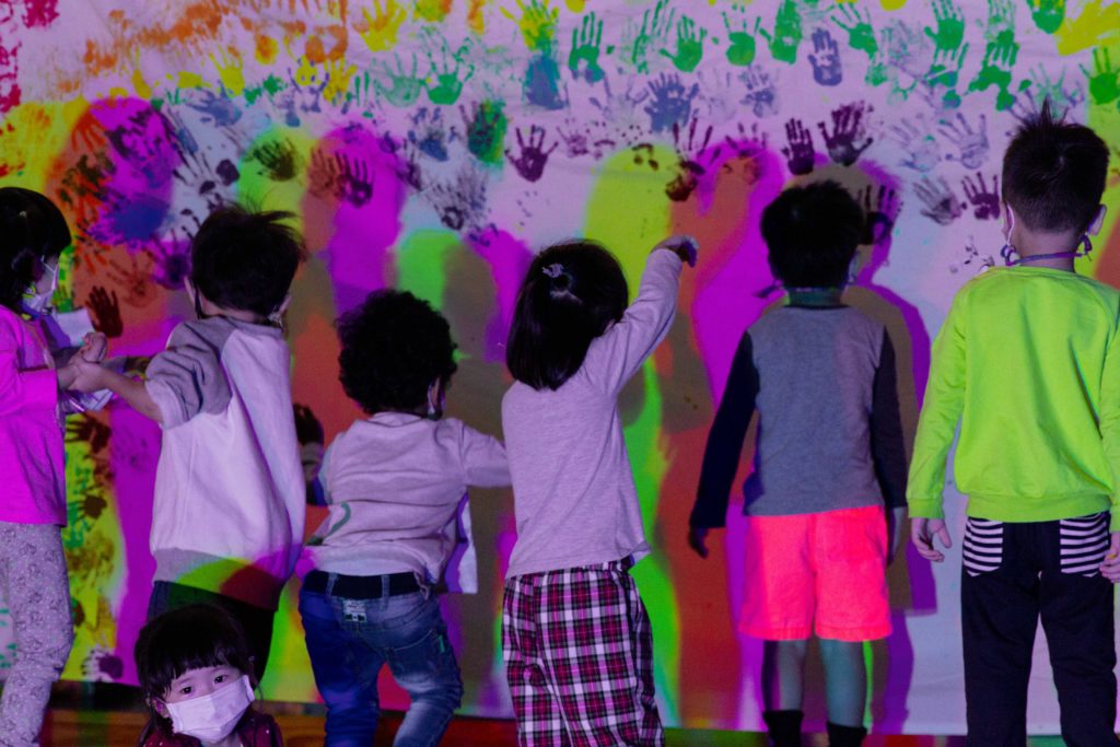Theme | Entering Rainbow Wonderland